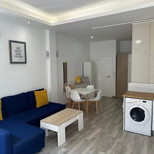 Estudio Eugenio Gross Apartment